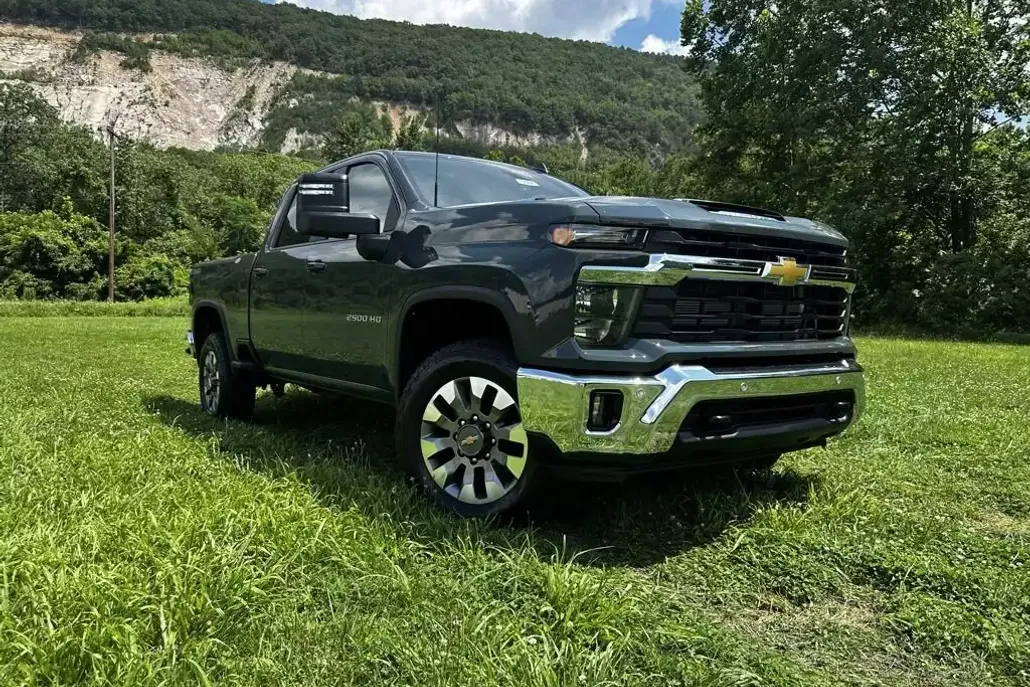 2025 Chevrolet Silverado 2500HD LT photo 1