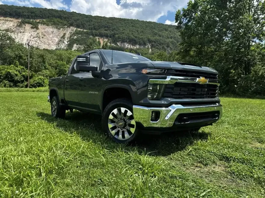 2025 Chevrolet Silverado 2500HD LT photo 1