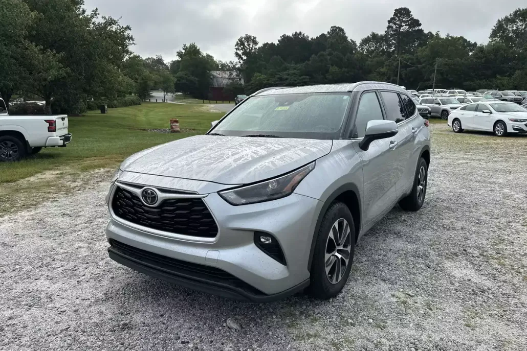 2022 Toyota Highlander XLE photo 1