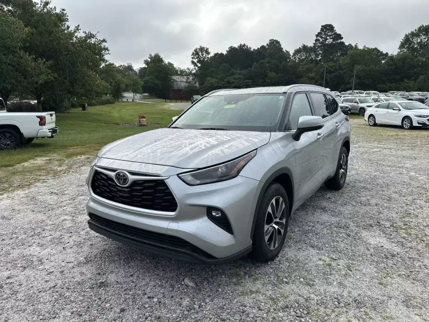 2022 Toyota Highlander XLE photo 1