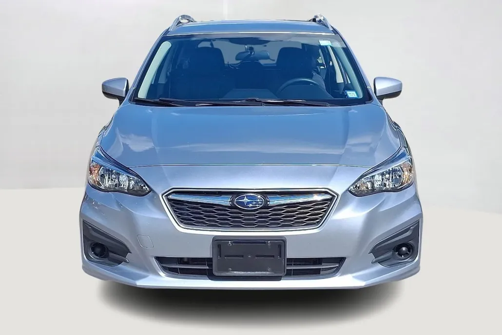 2017 Subaru Impreza Premium photo 1