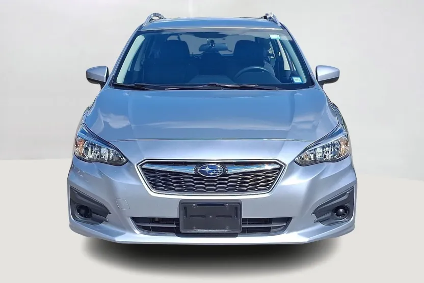 2017 Subaru Impreza Premium photo 1