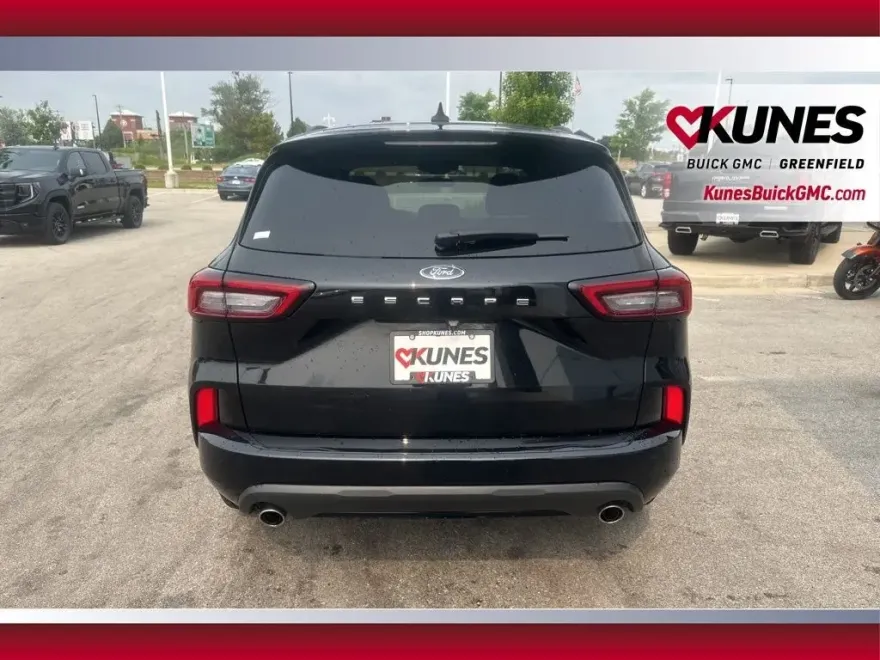 2024 Ford Escape ST-Line photo 1