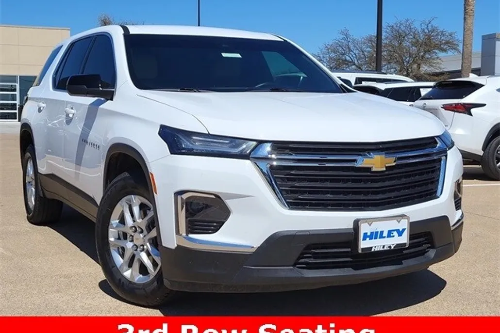 2023 Chevrolet Traverse LS photo 1