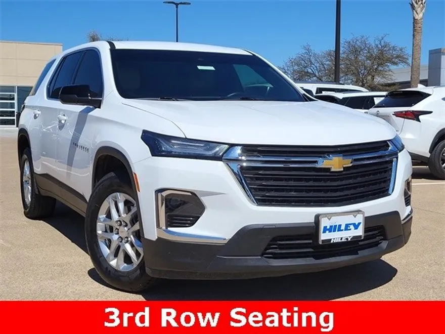 2023 Chevrolet Traverse LS photo 1