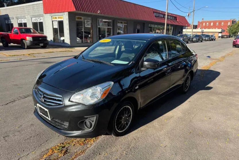 2017 Mitsubishi Mirage G4 ES photo 1
