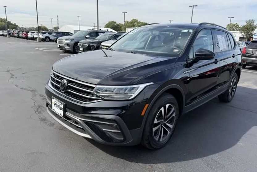 2022 Volkswagen Tiguan S photo 1