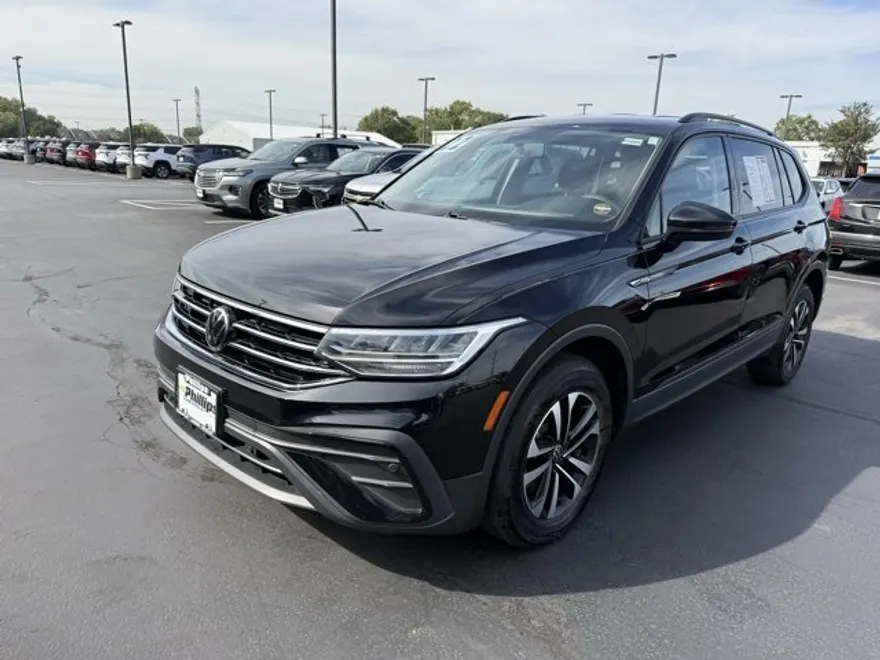 2022 Volkswagen Tiguan S photo 1