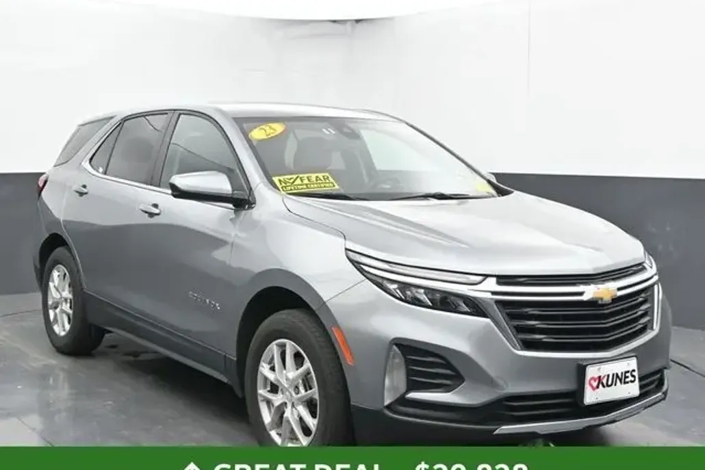 2023 Chevrolet Equinox LT photo 1