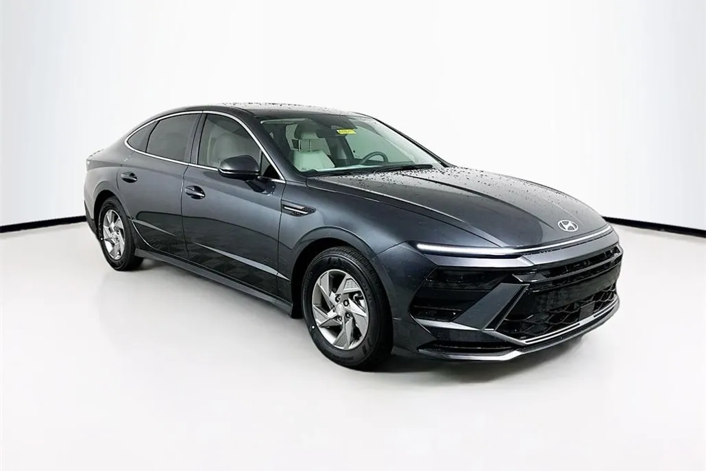 2025 Hyundai Sonata SE photo 1