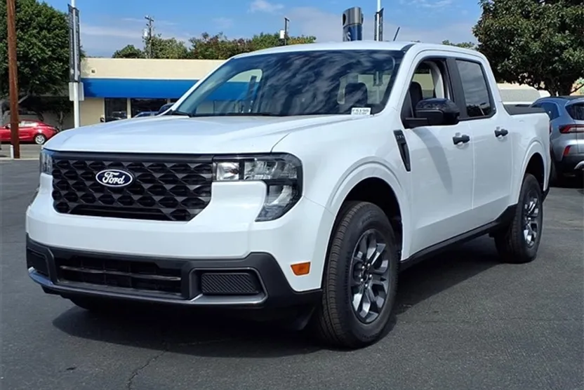 2025 Ford Maverick XLT photo 1