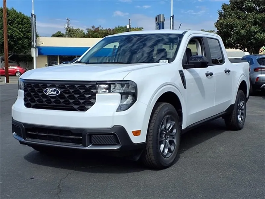 2025 Ford Maverick XLT photo 1