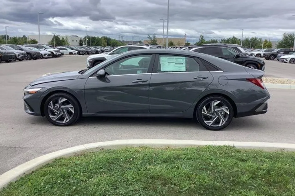 2025 Hyundai Elantra Hybrid Limited photo 1