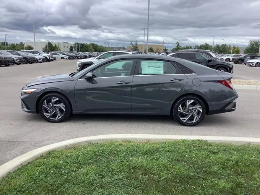 2025 Hyundai Elantra Hybrid Limited photo 1
