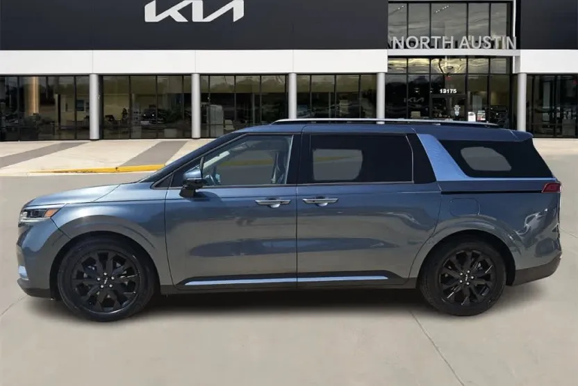 2022 Kia Carnival SX photo 1