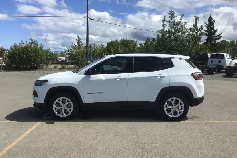 2024 Jeep Compass Latitude photo 1