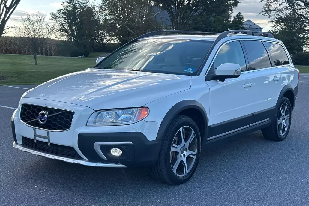 2015 Volvo XC70 T6 Platinum photo 1