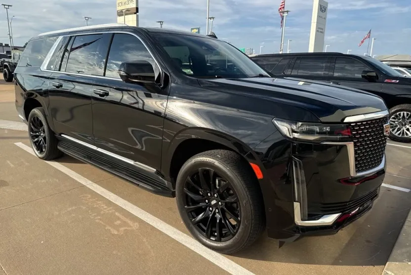 2023 Cadillac Escalade ESV Premium Luxury photo 1