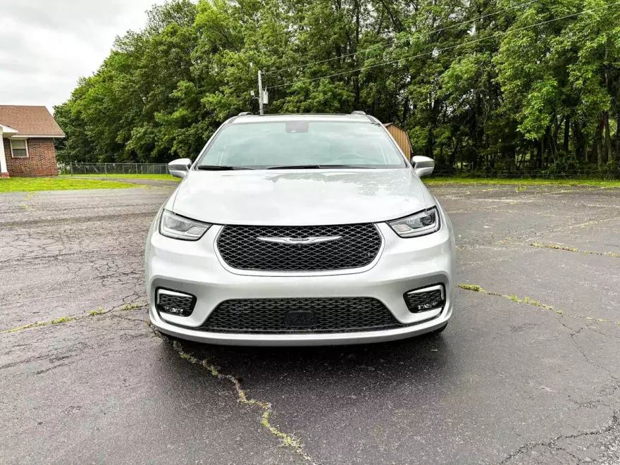 2024 Chrysler Pacifica Pinnacle photo 1