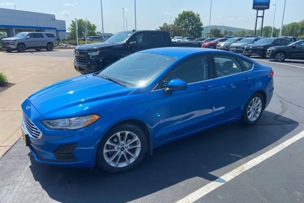 2019 Ford Fusion SE photo 1