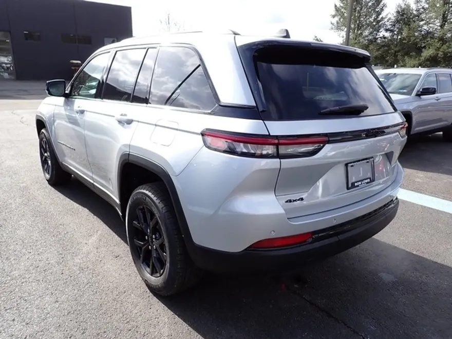 2025 Jeep Grand Cherokee Altitude photo 1