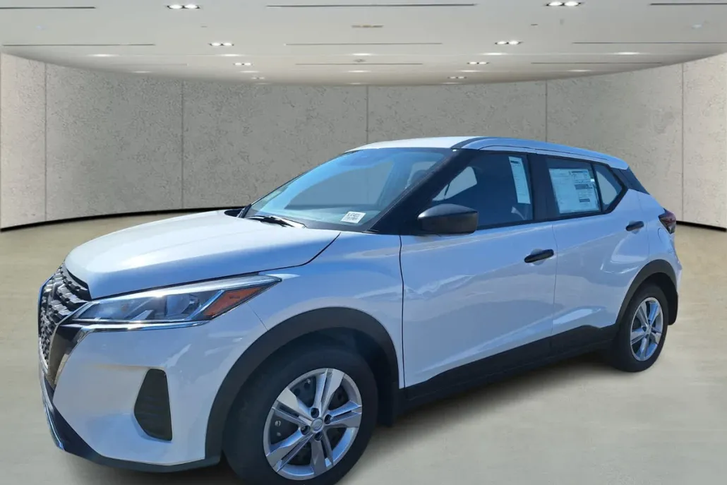 2025 Nissan Kicks Play S photo 1