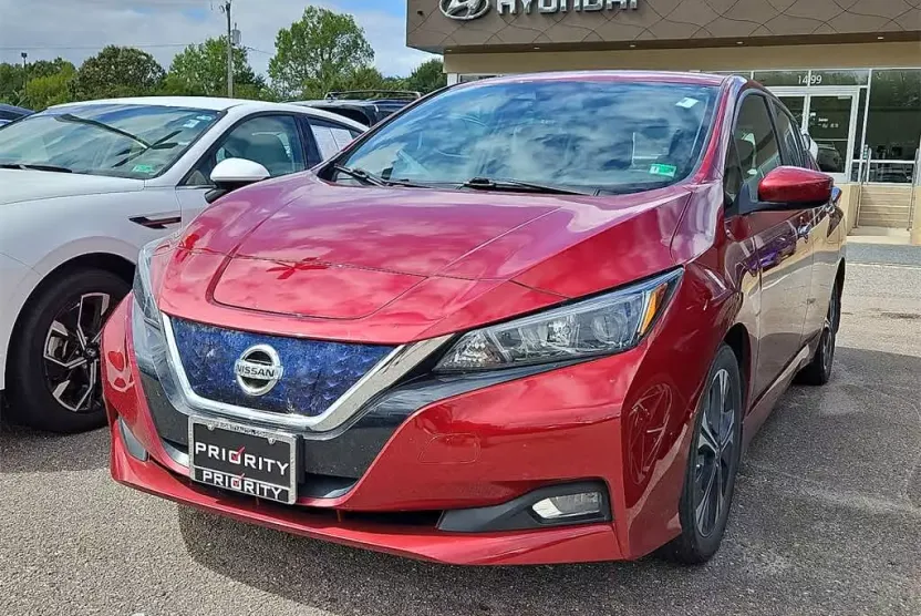2022 Nissan Leaf SV photo 1