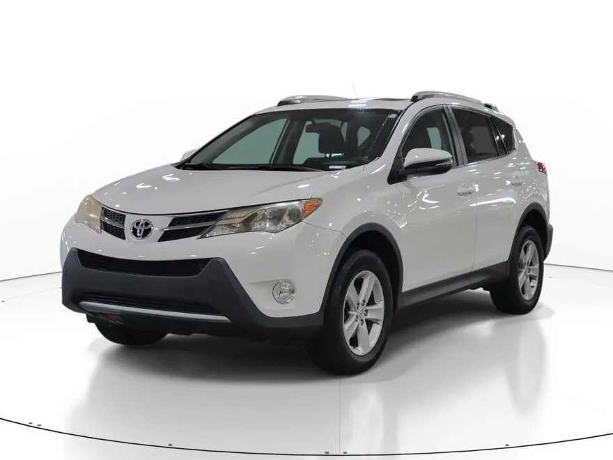 2014 Toyota RAV4 XLE photo 1