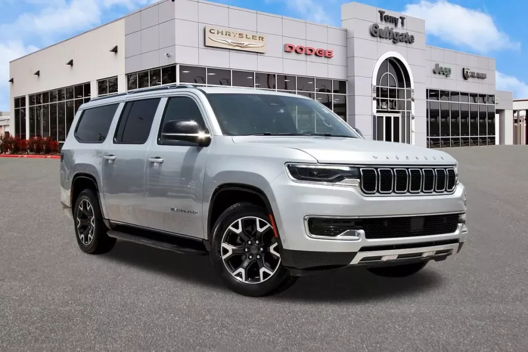 2023 Jeep Wagoneer L Series III photo 1
