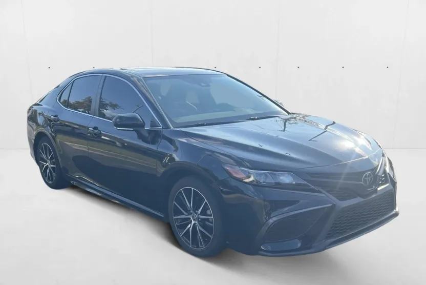 2021 Toyota Camry SE photo 1