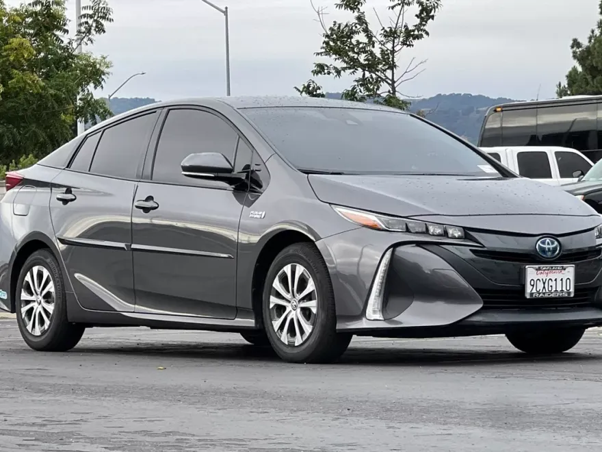 2020 Toyota Prius Prime XLE photo 1