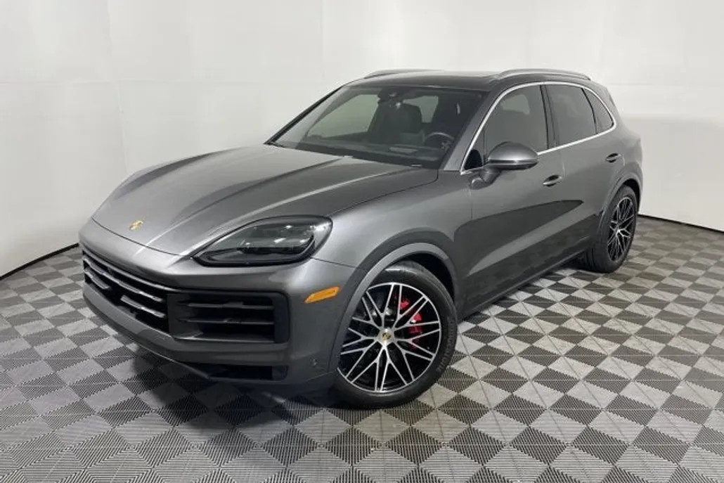 2024 Porsche Cayenne S photo 1