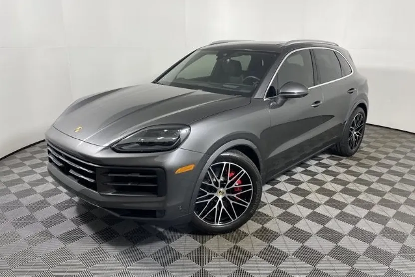 2024 Porsche Cayenne S photo 1