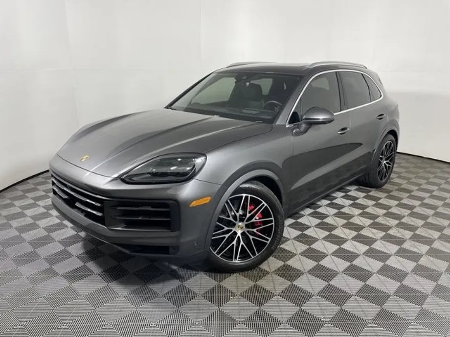 2024 Porsche Cayenne S photo 1