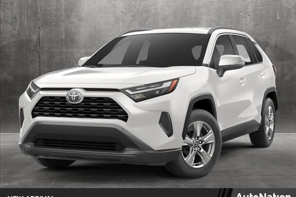 2023 Toyota RAV4 XLE photo 1