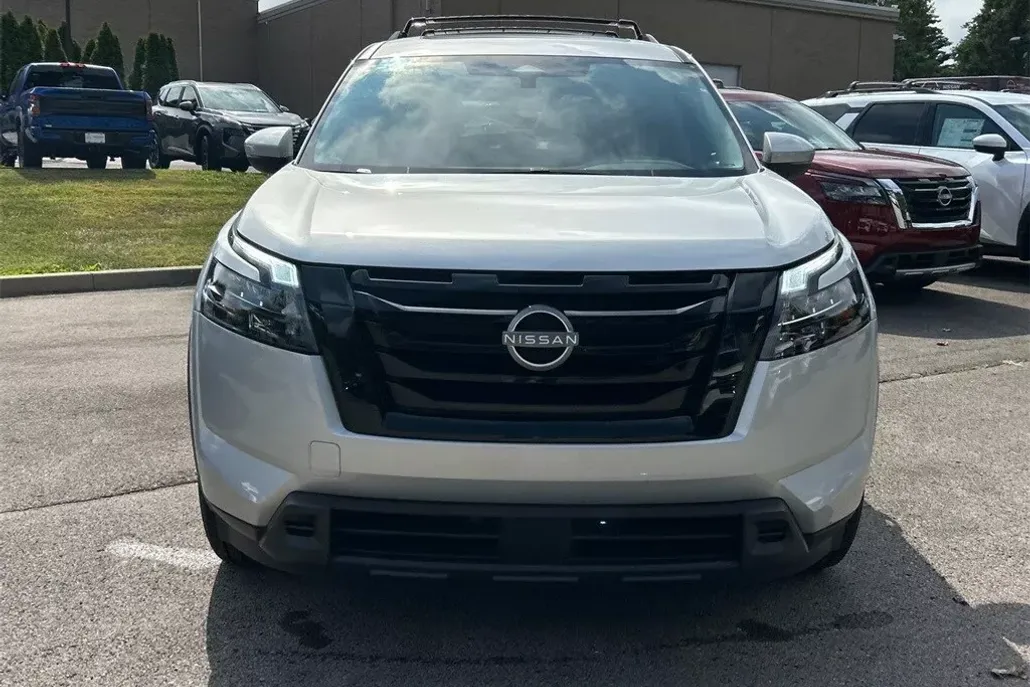 2025 Nissan Pathfinder SV photo 1