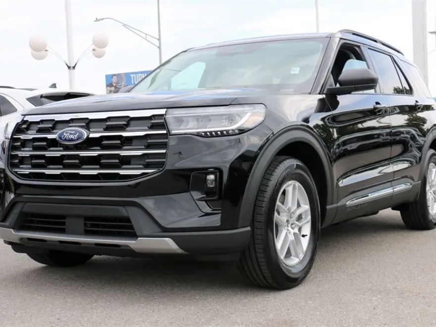 2025 Ford Explorer photo 1