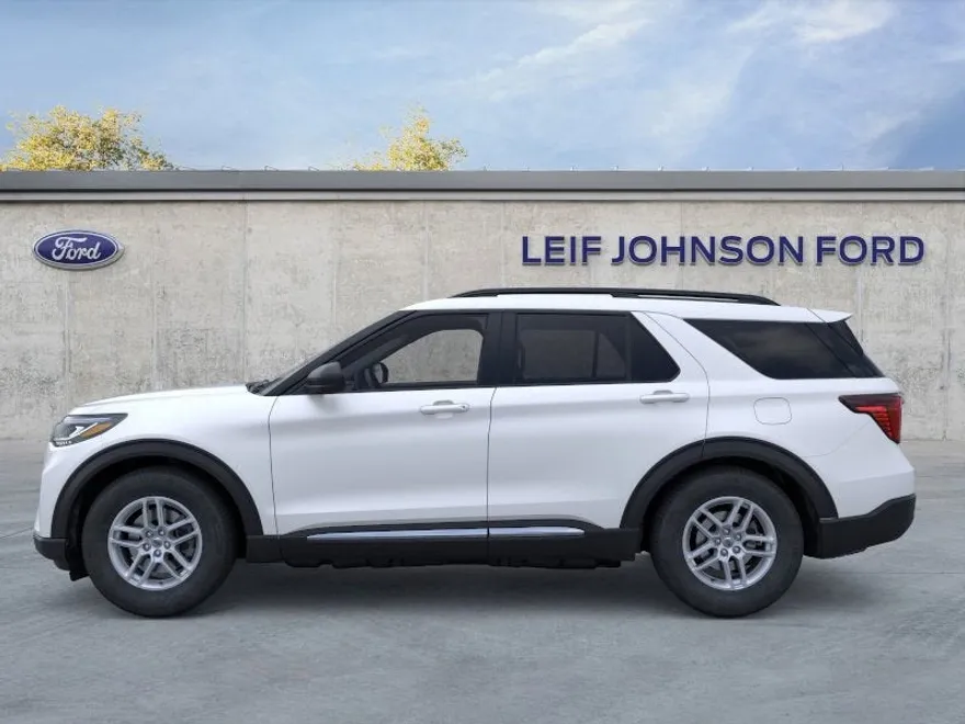 2025 Ford Explorer photo 1
