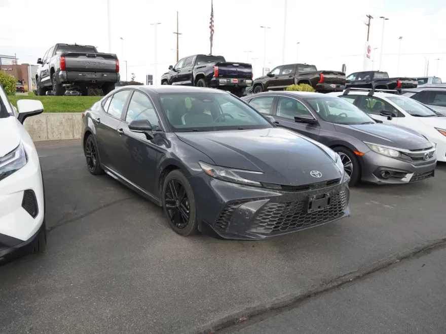 2025 Toyota Camry SE photo 1