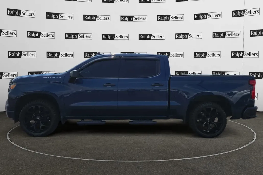 2022 Chevrolet Silverado 1500 Custom photo 1