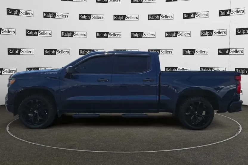 2022 Chevrolet Silverado 1500 Custom photo 1