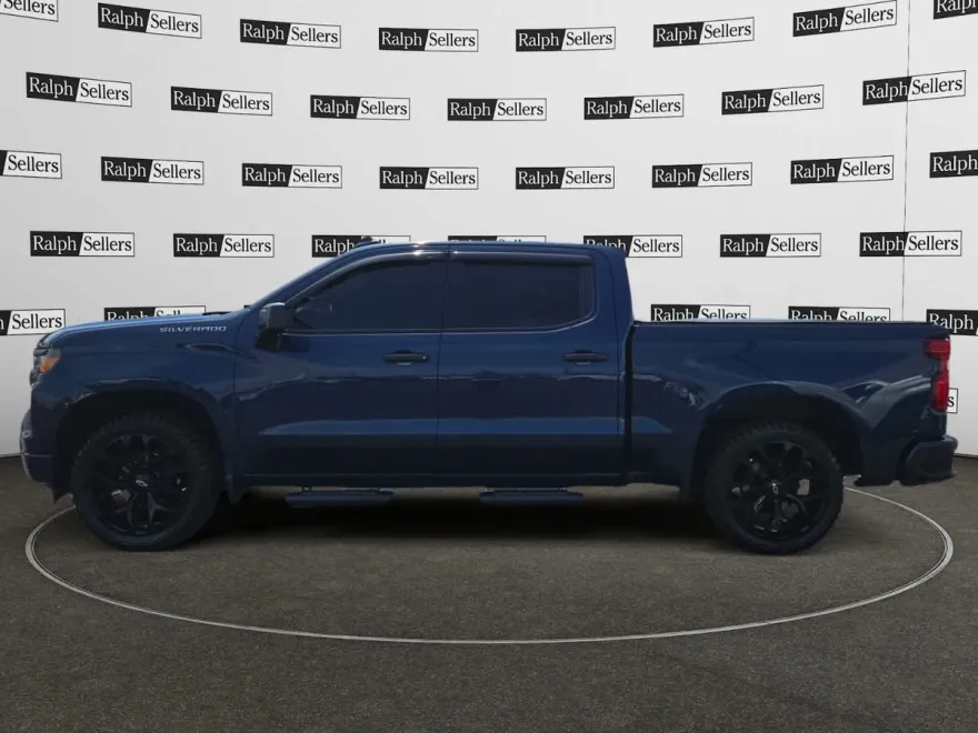 2022 Chevrolet Silverado 1500 Custom photo 1
