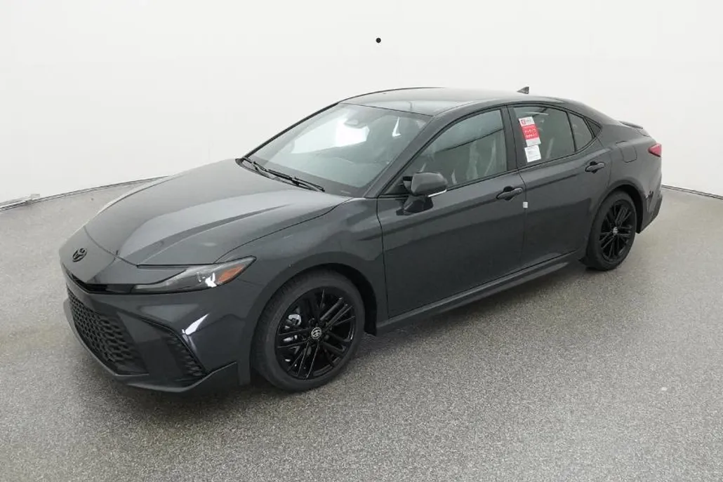 2026 Toyota Camry SE photo 1