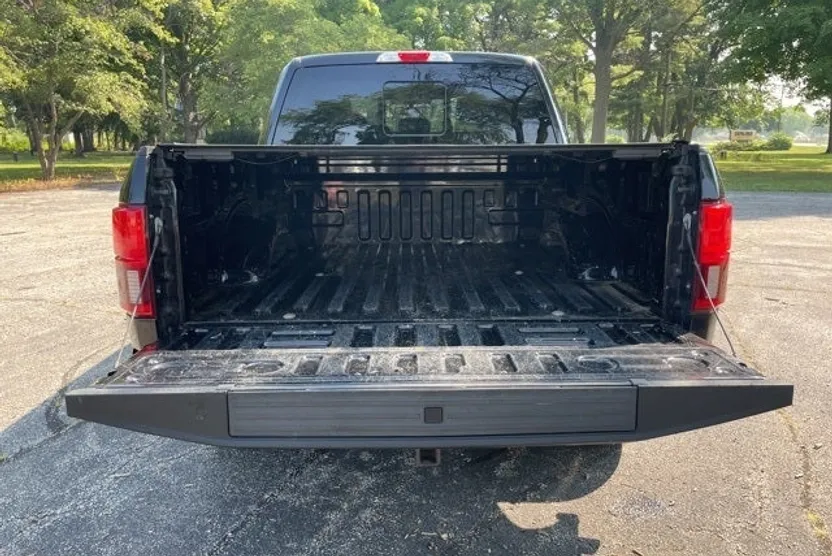 2020 Ford F-150 Lariat photo 1