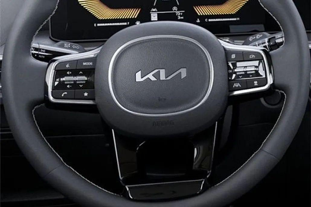 2025 Kia Sorento S photo 1