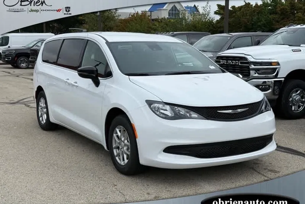 2026 Chrysler Voyager LX photo 1