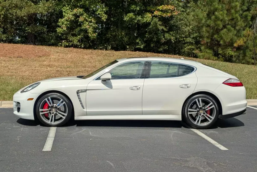 2011 Porsche Panamera Turbo photo 1