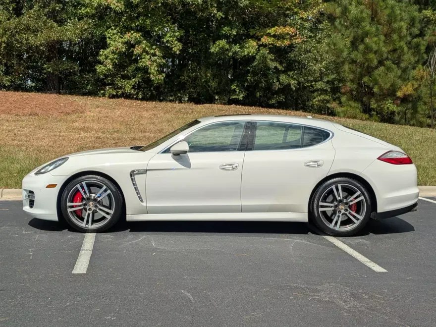 2011 Porsche Panamera Turbo photo 1