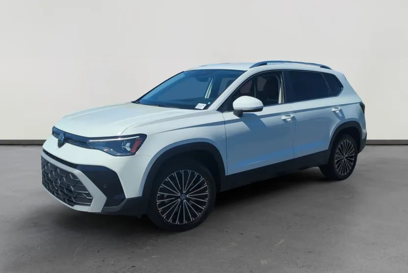 2025 Volkswagen Taos SE photo 1