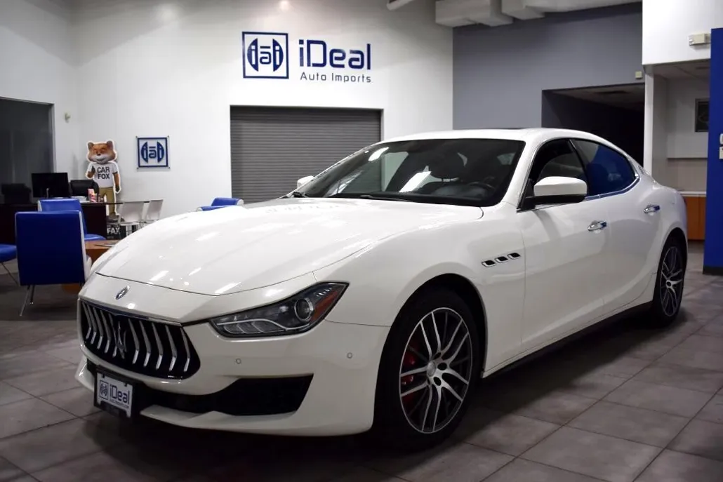 2019 Maserati Ghibli photo 1